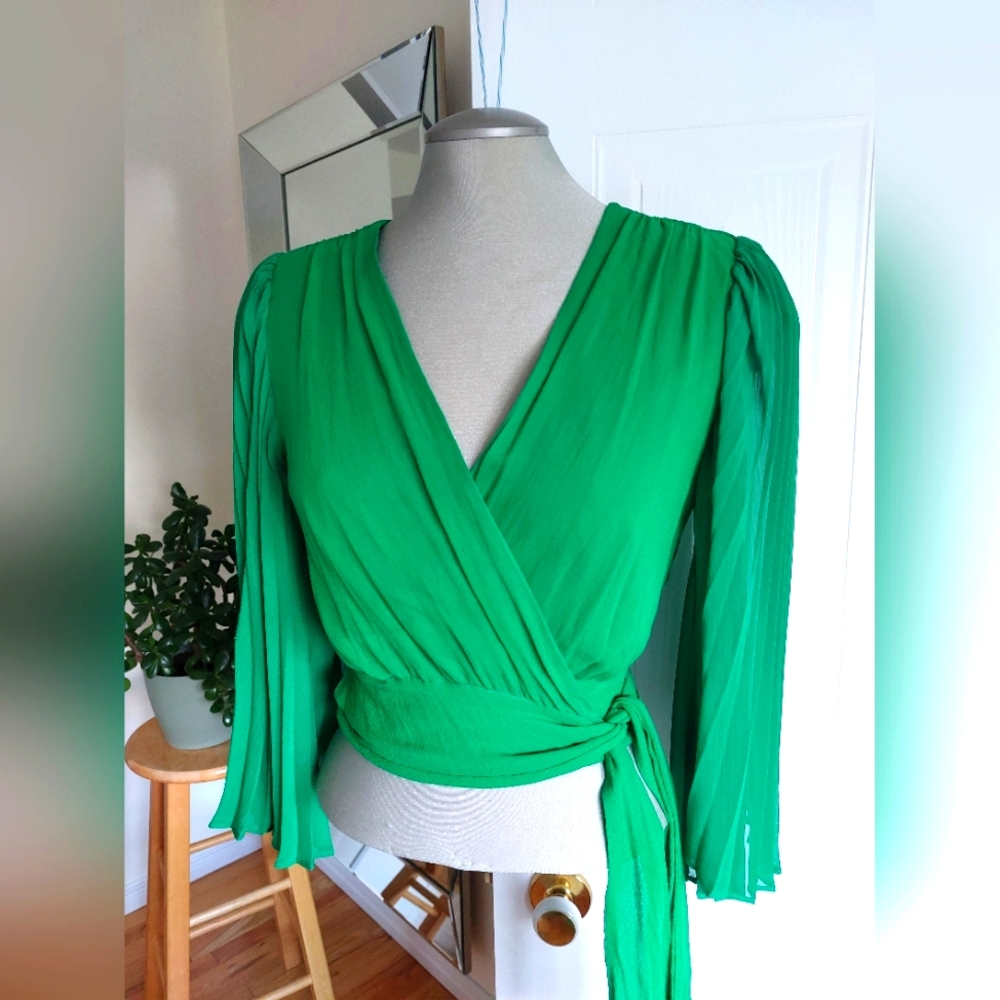 Alice + Olivia 100% Emerald Green Silk Wrap Shirt - Medium - Excellent Condition - Picture 3 of 13